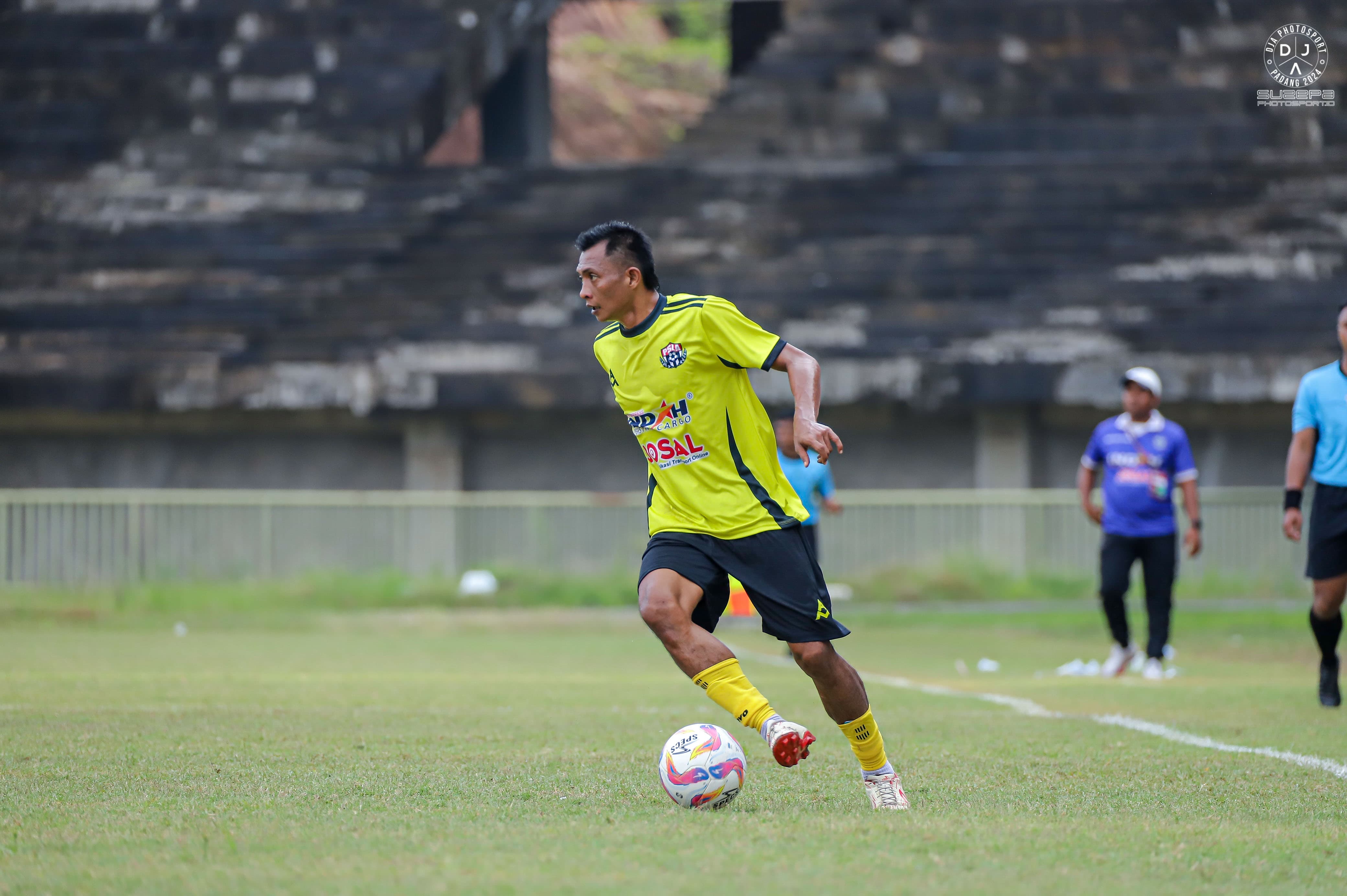 Ariswar Hanif, Striker PSLA Sicincin, semakin tua semakin bertaji (Foto: PSLA Sicincin)